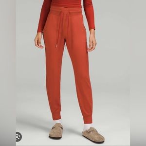 Lululemon: Ready to Rulu Classic-Fit, High-Rise Jogger *7/8 length, Size 8